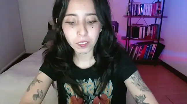 Snapshot of babyluna_8_8 chatting on 12/26/24, 06:09 babyluna 8 8 online show from 12/26/24, 06:09