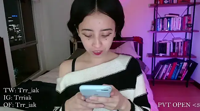 Snapshot of babyluna_8_8 chatting on 01/28/25, 01:29 babyluna 8 8 online show from 01/28/25, 01:29