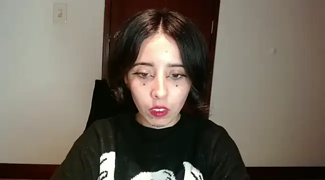 Snapshot of babyluna_8_8 chatting on 02/14/25, 02:39 babyluna 8 8 online show from 02/14/25, 02:39