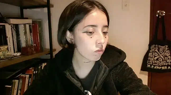 Snapshot of babyluna_8_8 chatting on 03/04/25, 01:01 babyluna 8 8 online show from 03/04/25, 01:01