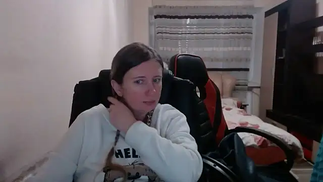 Snapshot of PeterAndJen chatting on 03/11/25, 05:35 PeterAndJen online show from 03/11/25, 05:35