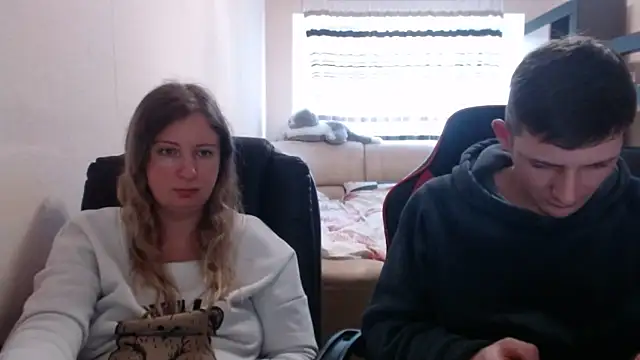 PeterAndJen online show from 03/12/25, 03:40