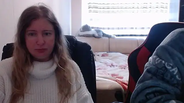 Snapshot of PeterAndJen chatting on 03/22/25, 06:43 PeterAndJen online show from 03/22/25, 06:43