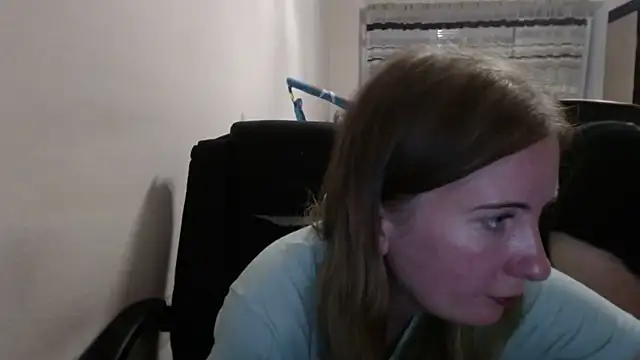 Snapshot of PeterAndJen chatting on 09/13/25, 05:13 PeterAndJen online show from 09/13/25, 05:13