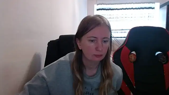 Snapshot of PeterAndJen chatting on 10/15/25, 07:08 PeterAndJen online show from 10/15/25, 07:08