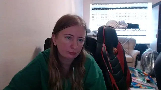 Snapshot of PeterAndJen chatting on 10/19/25, 08:04 PeterAndJen online show from 10/19/25, 08:04