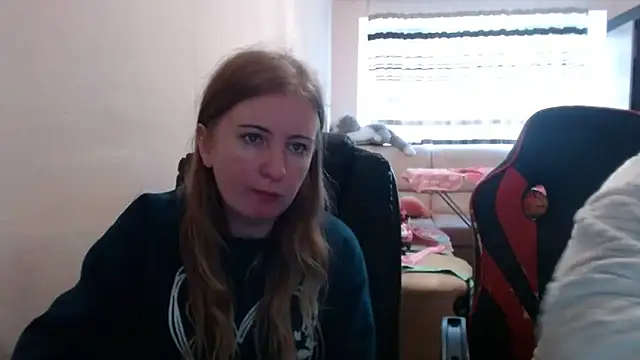 Snapshot of PeterAndJen chatting on 11/01/25, 08:16 PeterAndJen online show from 11/01/25, 08:16