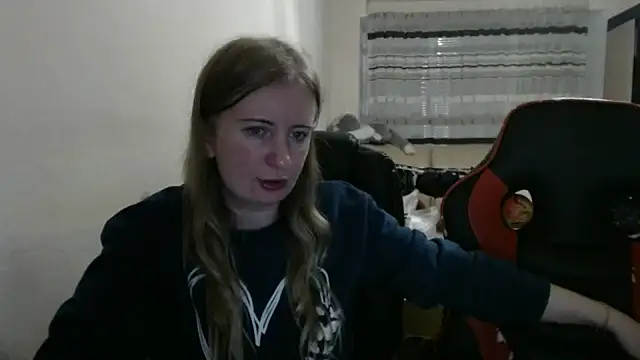 Snapshot of PeterAndJen chatting on 11/01/25, 08:22 PeterAndJen online show from 11/01/25, 08:22