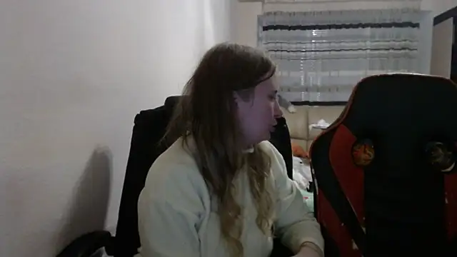 Snapshot of PeterAndJen chatting on 11/05/25, 07:14 PeterAndJen online show from 11/05/25, 07:14