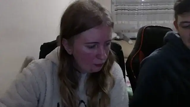 Snapshot of PeterAndJen chatting on 11/09/25, 08:07 PeterAndJen online show from 11/09/25, 08:07