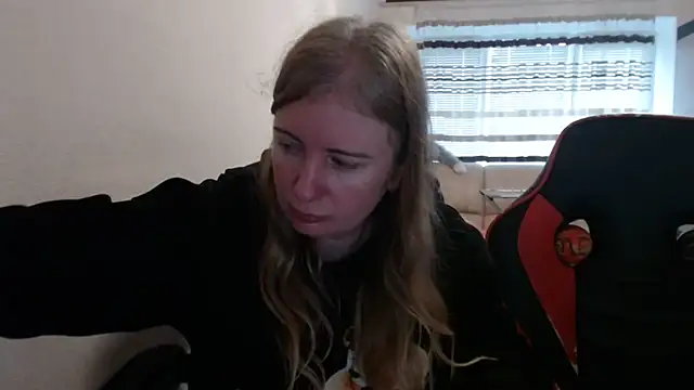 PeterAndJen online show from 11/21/25, 08:24