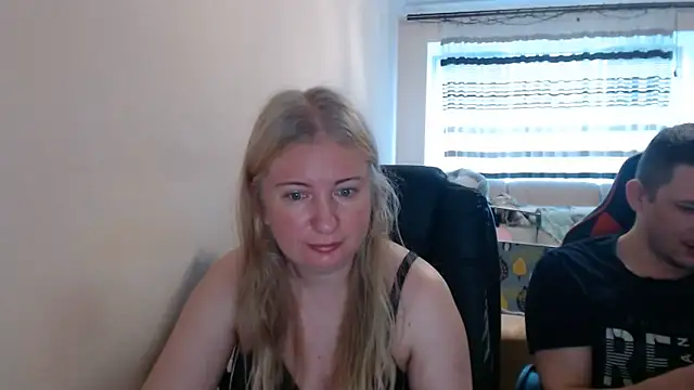 Snapshot of PeterAndJen chatting on 06/19/26, 05:12 PeterAndJen online show from 06/19/26, 05:12