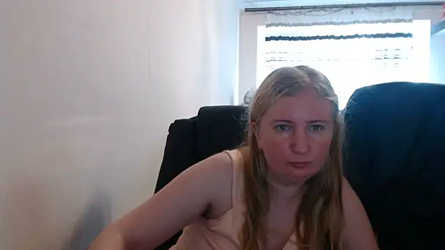 Snapshot of PeterAndJen chatting on 06/30/26, 04:19 PeterAndJen online show from 06/30/26, 04:19