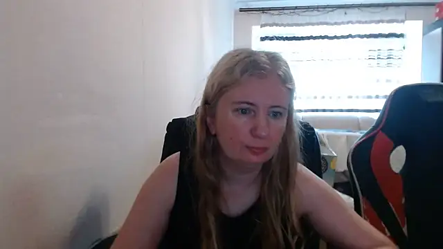 Snapshot of PeterAndJen chatting on 07/02/26, 05:13 PeterAndJen online show from 07/02/26, 05:13