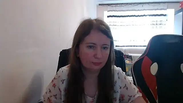 Snapshot of PeterAndJen chatting on 07/06/26, 05:26 PeterAndJen online show from 07/06/26, 05:26