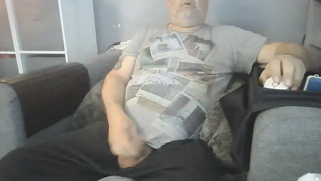 Snapshot of Naturistmale45 chatting on 06/18/26, 07:30 Naturistmale45 online show from 06/18/26, 07:30
