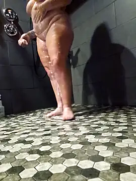 Snapshot of Kinkybeauty_freakybeast chatting on 10/10/25, 08:46 Kinkybeauty freakybeast online show from 10/10/25, 08:46