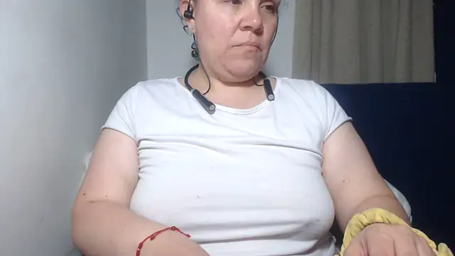 Snapshot of agathamiller01 chatting on 09/11/25, 03:06 agathamiller01 online show from 09/11/25, 03:06