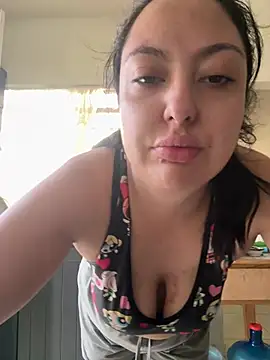 Snapshot of MileyGia chatting on 07/25/26, 03:09 MileyGia online show from 07/25/26, 03:09