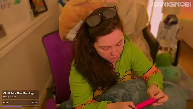 JennKenobi online show from 09/10/25, 03:23