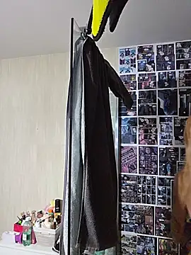 Snapshot of kylie_blck chatting on 07/14/26, 02:27 kylie blck online show from 07/14/26, 02:27