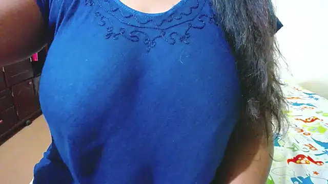 Snapshot of dayanasanz chatting on 01/01/25, 11:18 dayanasanz online show from 01/01/25, 11:18