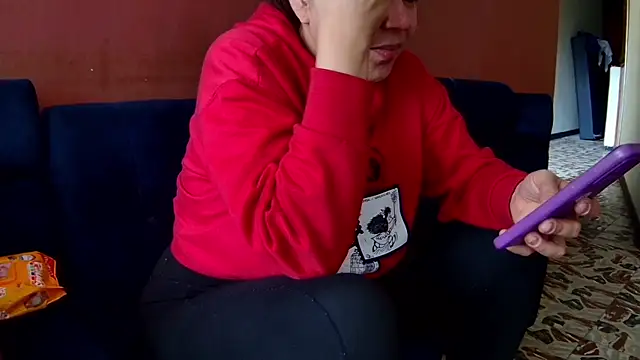 Snapshot of Mommy-pervert chatting on 04/04/26, 05:10 Mommy-pervert online show from 04/04/26, 05:10