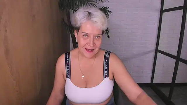 Snapshot of KathySunn chatting on 04/11/26, 01:26 KathySunn online show from 04/11/26, 01:26