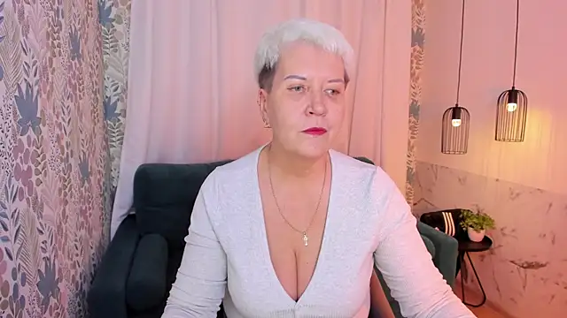 Snapshot of KathySunn chatting on 04/14/26, 01:28 KathySunn online show from 04/14/26, 01:28