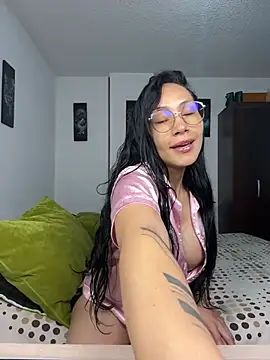 Snapshot of Angela_isabella chatting on 04/13/26, 12:32 Angela isabella online show from 04/13/26, 12:32