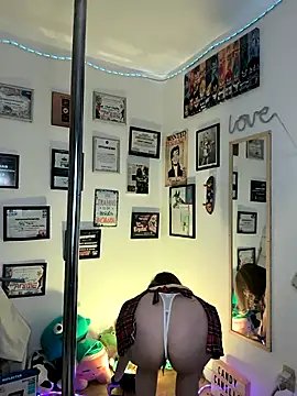 Snapshot of AhriSteele chatting on 11/27/25, 03:41 AhriSteele online show from 11/27/25, 03:41