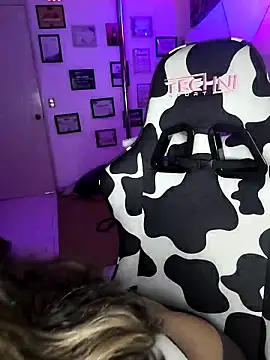 Snapshot of AhriSteele chatting on 02/10/26, 04:49 AhriSteele online show from 02/10/26, 04:49