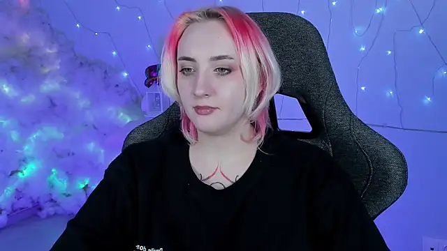 AsheLucker online show from 02/24/25, 09:00