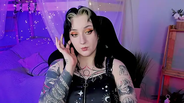 AsheLucker online show from 10/17/25, 11:07