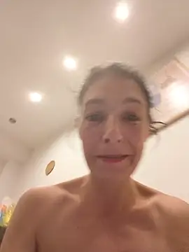 Snapshot of Sposini69 chatting on 06/17/26, 11:05 Sposini69 online show from 06/17/26, 11:05