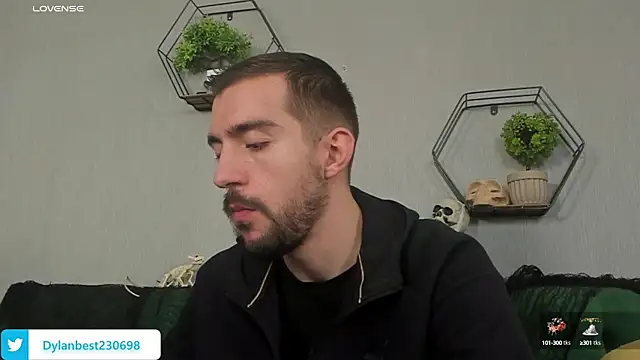 Snapshot of Dylan_Best chatting on 10/16/25, 12:22 Dylan Best online show from 10/16/25, 12:22