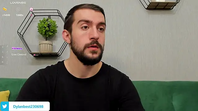 Snapshot of Dylan_Best chatting on 11/17/25, 01:44 Dylan Best online show from 11/17/25, 01:44