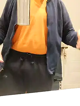 Snapshot of Einhorn527 chatting on 12/12/24, 05:59 Einhorn527 online show from 12/12/24, 05:59