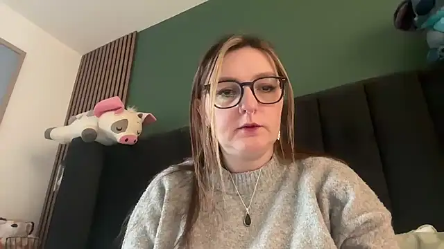 Snapshot of short_sweetpea chatting on 02/08/26, 02:53 short sweetpea online show from 02/08/26, 02:53