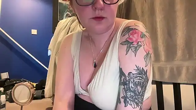 Snapshot of short_sweetpea chatting on 03/11/26, 10:21 short sweetpea online show from 03/11/26, 10:21