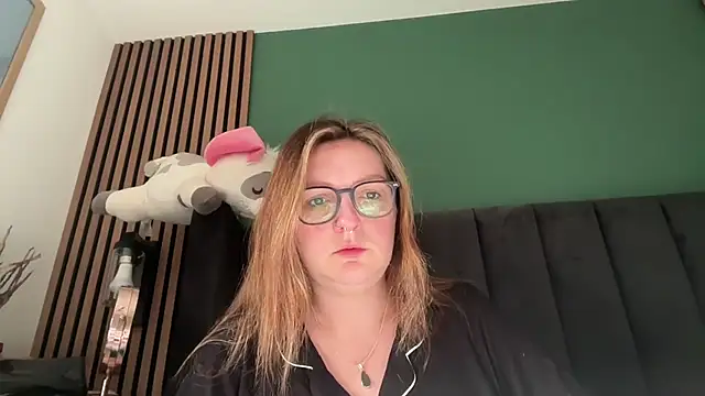 Snapshot of short_sweetpea chatting on 03/13/26, 09:27 short sweetpea online show from 03/13/26, 09:27