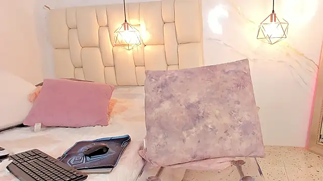 IsiisLovei online show from 01/14/25, 02:32