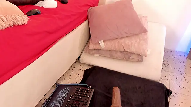 IsiisLovei online show from 01/29/25, 02:32