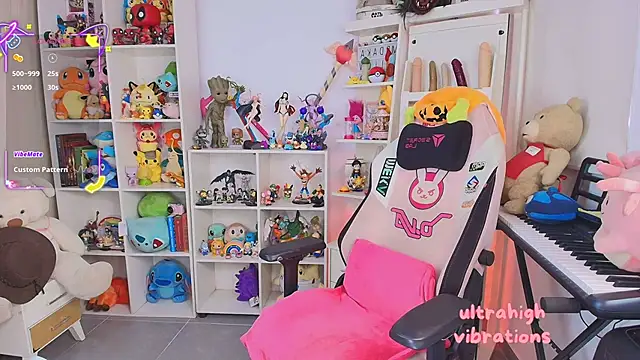 Snapshot of meda_kawaii_ chatting on 10/31/25, 04:52 meda kawaii  online show from 10/31/25, 04:52