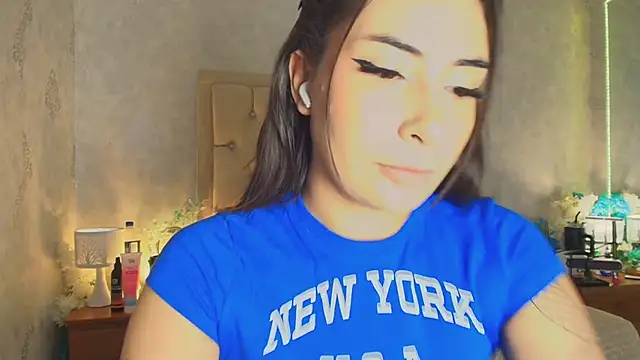 Snapshot of nini_love01 chatting on 02/03/25, 04:14 nini love01 online show from 02/03/25, 04:14