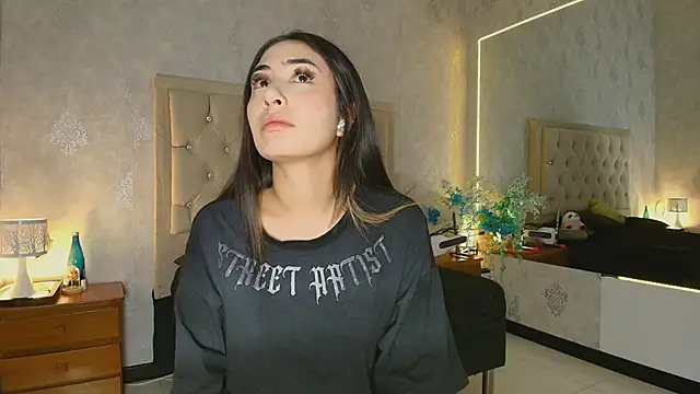 Snapshot of nini_love01 chatting on 03/14/25, 03:48 nini love01 online show from 03/14/25, 03:48