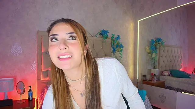 Snapshot of nini_love01 chatting on 10/11/25, 04:12 nini love01 online show from 10/11/25, 04:12