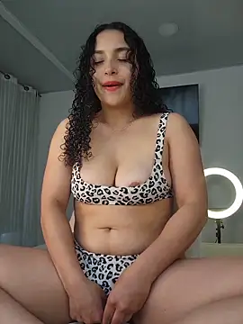 Snapshot of Lucy_Marin chatting on 03/27/26, 01:00 Lucy Marin online show from 03/27/26, 01:00