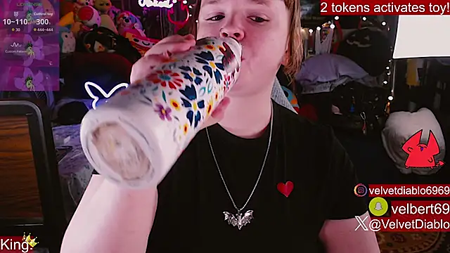 Snapshot of VelvetDiablo chatting on 05/19/26, 11:55 VelvetDiablo online show from 05/19/26, 11:55