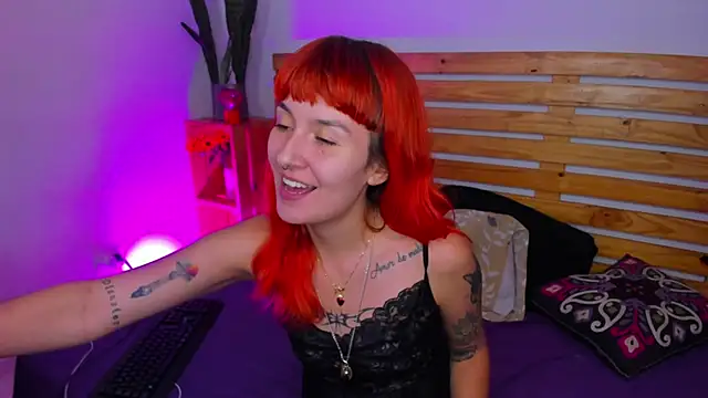 Snapshot of MaryJaneDove chatting on 02/26/25, 05:28 MaryJaneDove online show from 02/26/25, 05:28